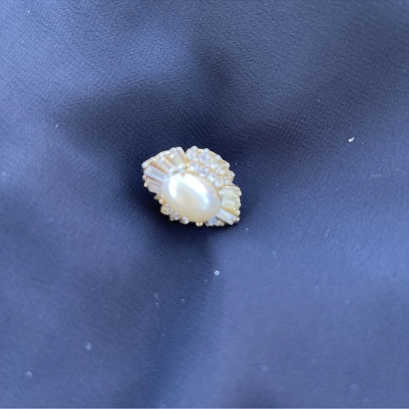 Elegant Vintage Crystal And Faux Pearl Earrings-Costume Jewelry *READ* - Picture 2 of 7